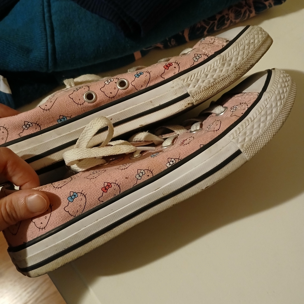 CONVERSE x HELLO KITTY Sneakers Shoes NEW - Picture 8 of 8